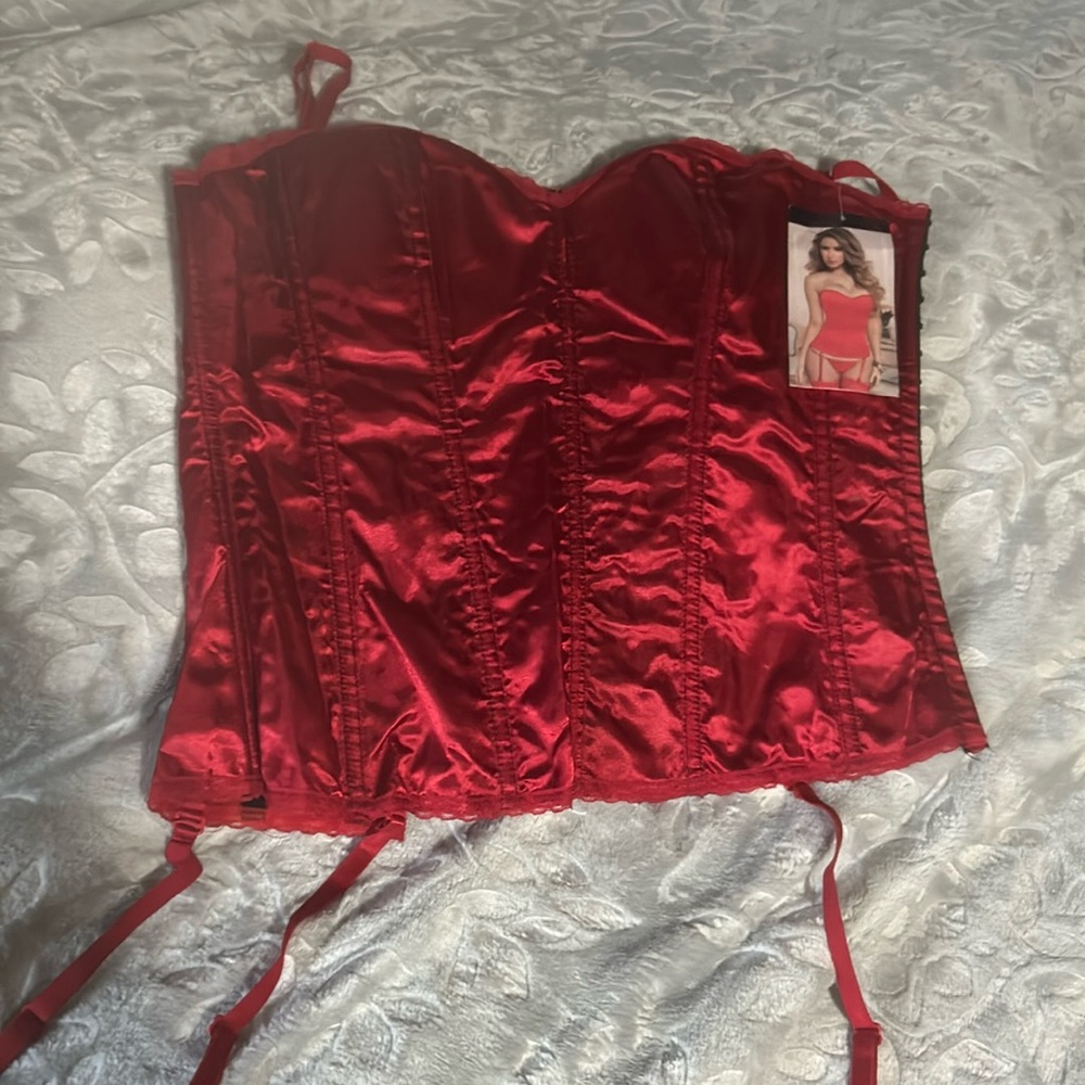 Large corset with straps